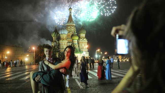 Гуляния выпускников в Москве. Архив