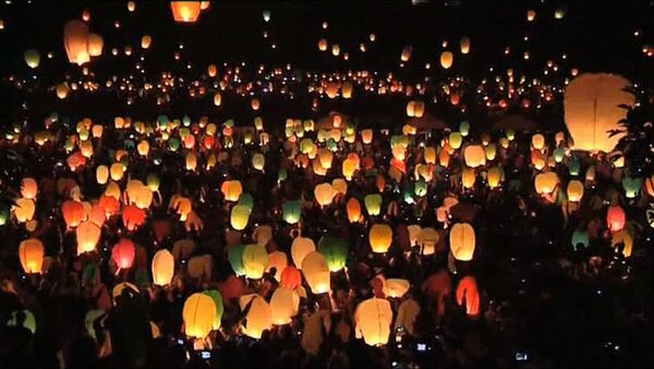 Тысячи небесных фонариков запустили поляки в погоне за мировым рекордом
