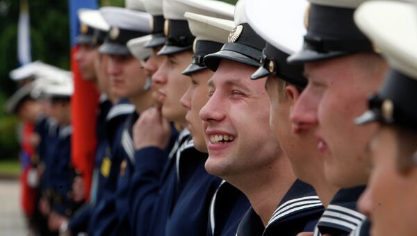 Чествование лучших выпускников военно-морских учебных заведений. Архивное фото