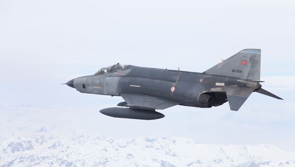 Самолет F-4 ВВС Турции