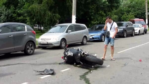 На юге Москвы спортивный мотоцикл врезался в правый бок иномарки