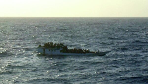 Судно со 150 мигрантами на борту затонуло у берегов Австралии