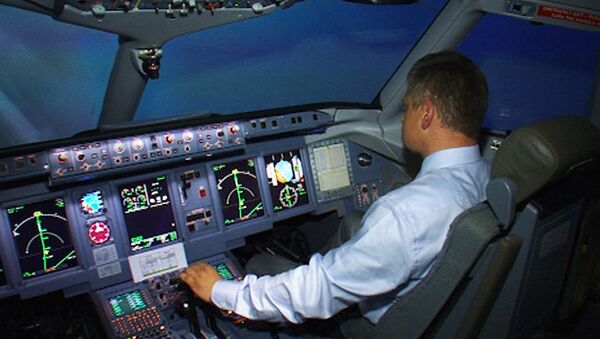 Sukhoi SuperJet-100 кричит пилотам, как правильно управлять лайнером