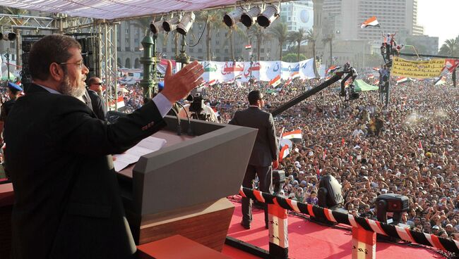 Мухаммед Мурси произносит речь на площади Тахрир