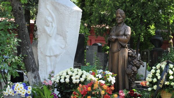 Открытие памятника Людмиле Зыкиной на Новодевичьем кладбище