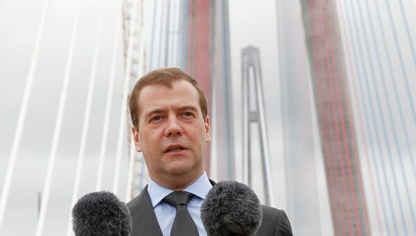Медведев открыл движение по мосту на остров Русский