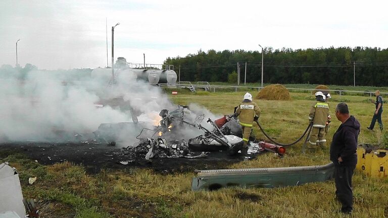 Вертолет Ми-2, загоревшийся в понедельник утром в Оренбурге