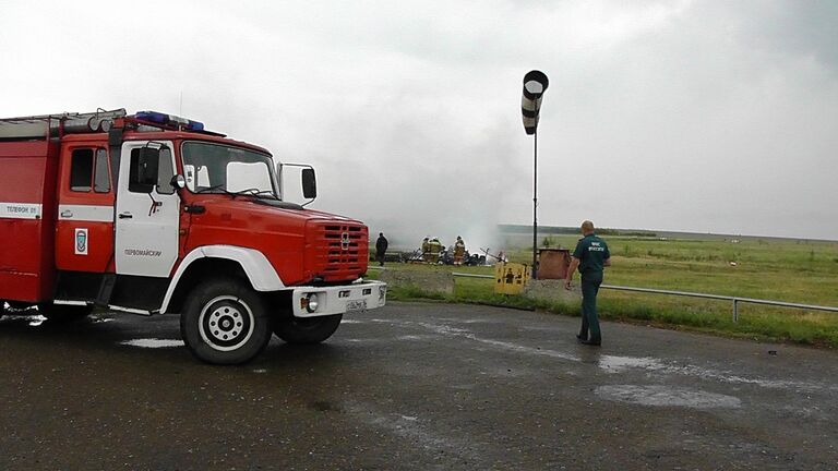 Вертолет Ми-2, загоревшийся в понедельник утром в Оренбурге