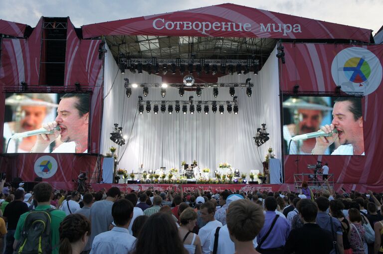 Выступление группы Faith No More на фестивале Сотворение мира