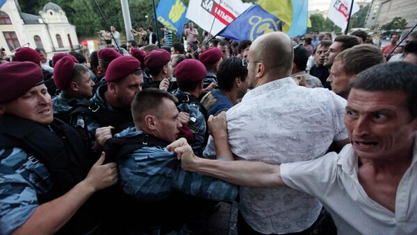 Митинг оппозиции в центре Киева против языкового закона