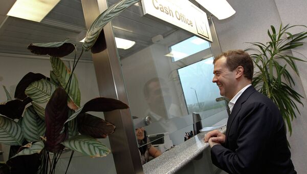 Председатель правительства РФ Дмитрий Медведев в аэропорту на острове Кунашир