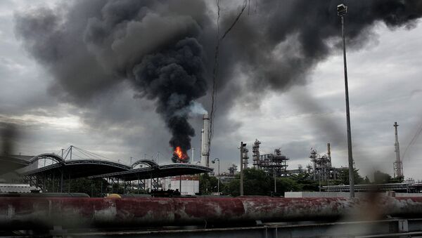 Пожар на нефтехранилище компании Bangchak Petroleum в Бангкоке, Таиланд