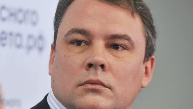 Телеведущий Петр Толстой