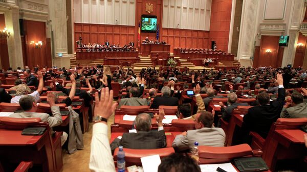 Парламент Румынии проголосовал за импичмент президенту Траяну Бэсеску