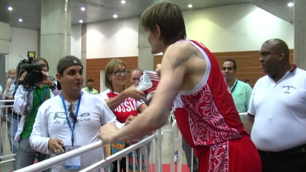 Кириленко подарил кроссовки болельщице после победы сборной РФ
