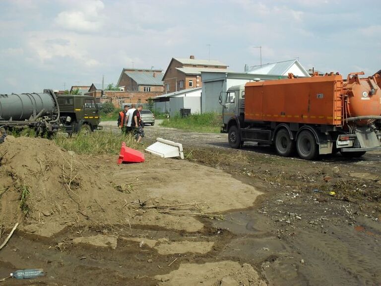 Жилые дома затопило в Бердске после аварии на водопроводе