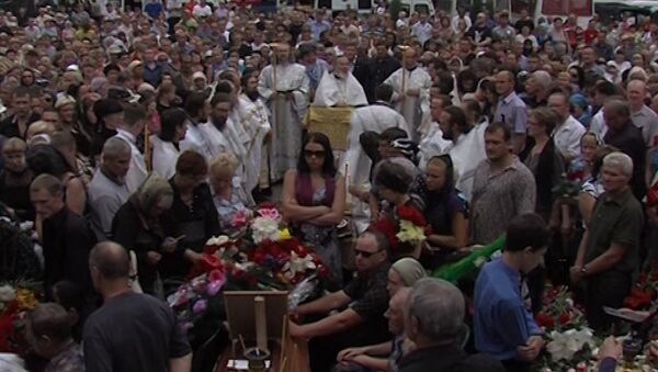 Сотни людей пришли почтить память паломников, погибших в ДТП на Украине
