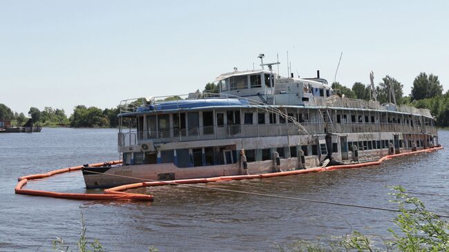 Теплоход Булгария в затоне имени Куйбышева в Камско-Устьинском районе республики Татарстан.