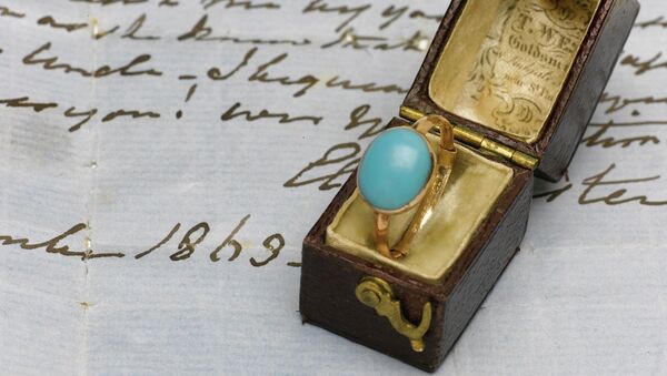 Золотое кольцо, принадлежавшее знаменитой английской писательнице Джейн Остин
