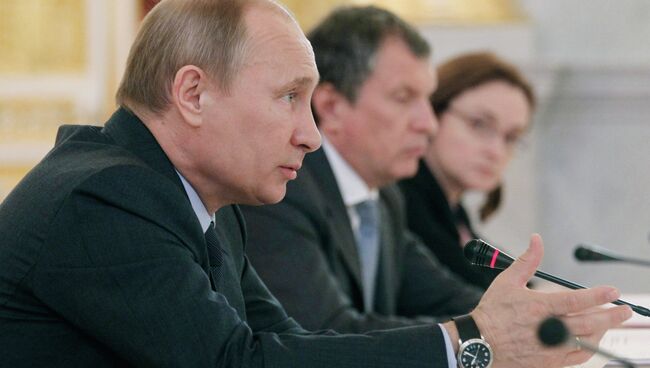 В.Путин проводит заседание Комиссии при президенте РФ