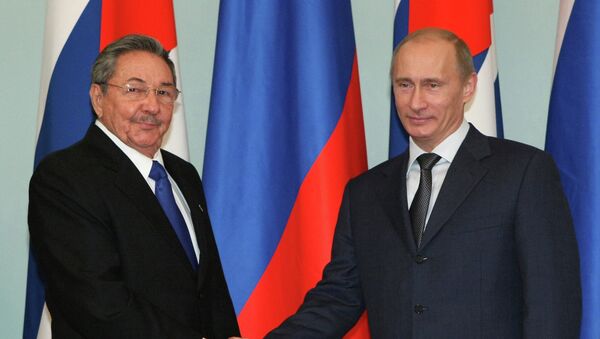 Встреча премьер-министра РФ Владимира Путина с лидером Республики Куба Раулем Кастро. Архив