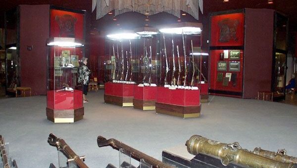 Экспонаты в Тульском музее оружия