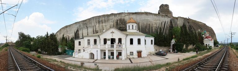 Инкерманский Свято-Климентовский монастырь и развалины крепо