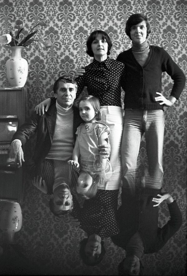Ада Роговцева и Константин Степанков с сыном и дочерью
