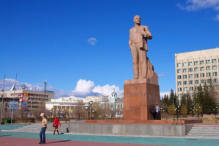 Ленин, Родина и церковь - мирное соседство.