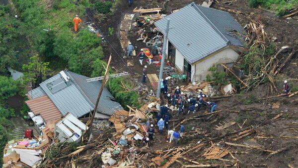 Число жертв ливней и паводков на юге Японии достигло 19 человек