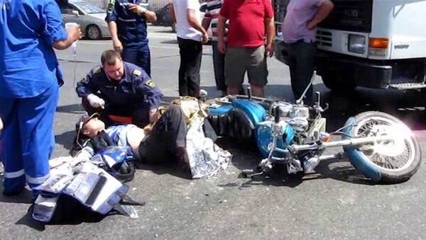 Санитарный вертолет забрал сбитого мотоциклиста после ДТП на юге Москвы