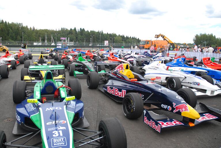 Гонки Мировой серии Renault собрали звезд  на трассе Moscow Raceway