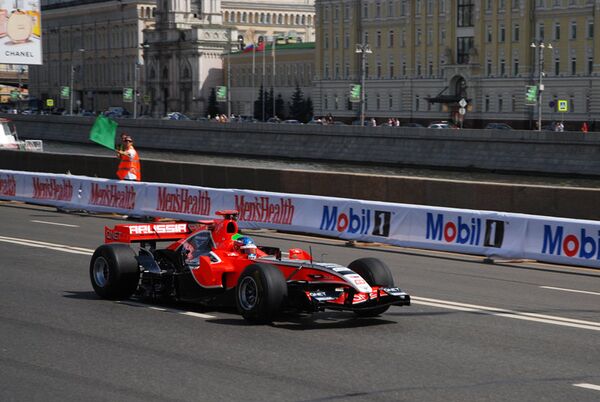 Пилот Формулы-1 Шарль Пик за рулём болида Marussia F1 Team. 