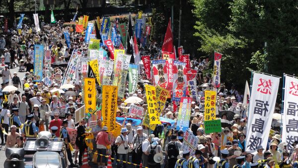 Демонстрация против использования атомной энергетики в Токио