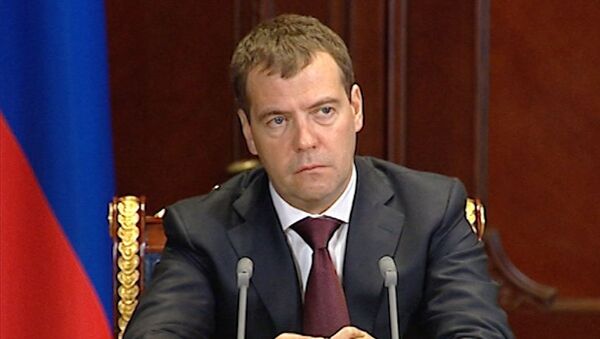 Медведев советует олимпийцам тренироваться, а не болтаться по Лондону