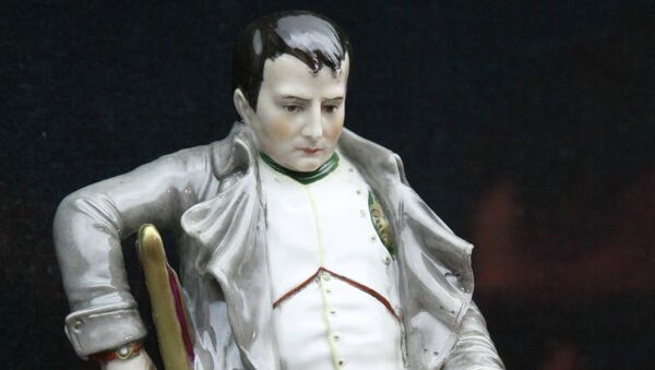 Наполеон Бонапарт. Скульптура (Англия, фарфор, роспись надглазурная)