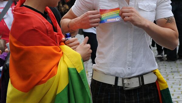 В Лейпциге прошел парад под лозунгом «Гомофобия излечима»