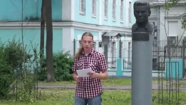 Ивановцы в городском сквере читали прохожим стихи известных поэтов