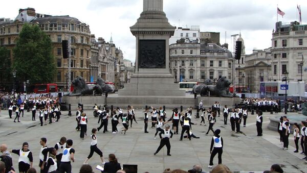 Хореограф Уайян МакГрегор подготовил танцевальный флешмоб в Лондоне