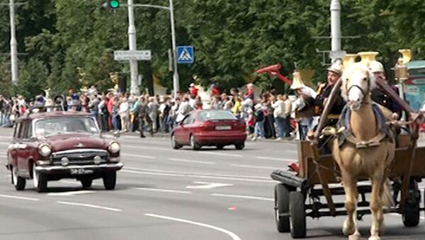 От телеги до МАЗа: эволюция пожарной службы на параде в Минске
