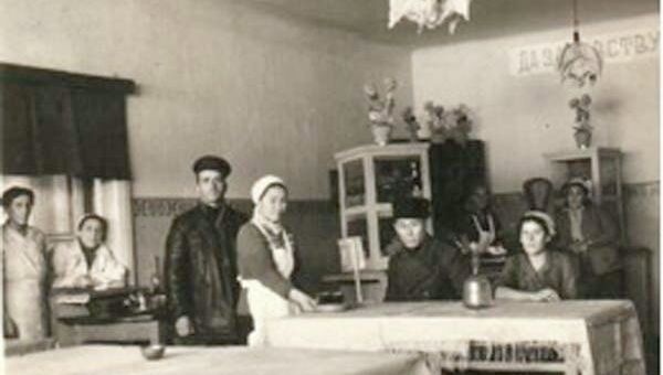 Жители Гурьева и Доссора 40-50-х гг. Фотография из семейного архива семьи Ищенко