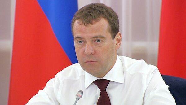  Медведев объяснил, почему землю нужно приватизировать