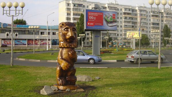 В Белгороде установили деревянную скульптуру льва - символа 