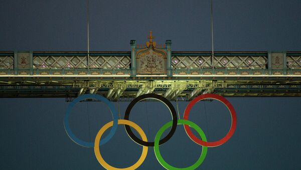 Символ Олимпийских игр-2012 на Тауэрском мосту