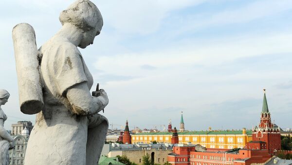 Вид на Кремль с крыши Российской государственной библиотеки имени Ленина в Москве