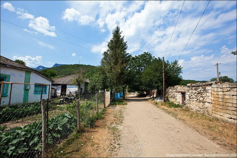 Село Счастливое: репортаж из заброшенного уголка крымского предгорья