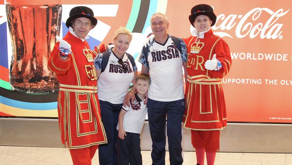 Прилет артистов и группы поддержки российской сборной в Лондон