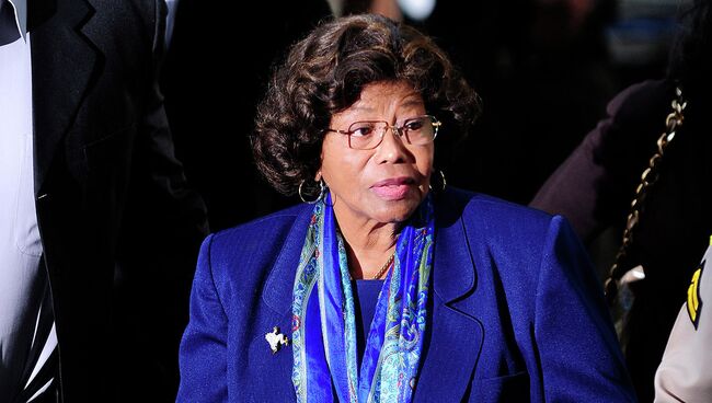 Экс-врач Джексона, отбывающий наказание, пригласил его мать поговорить