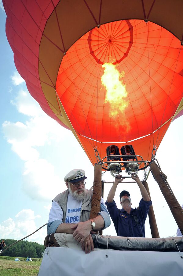 Владимир Чуров полетел на форум Селигер-2012 на воздушном шаре