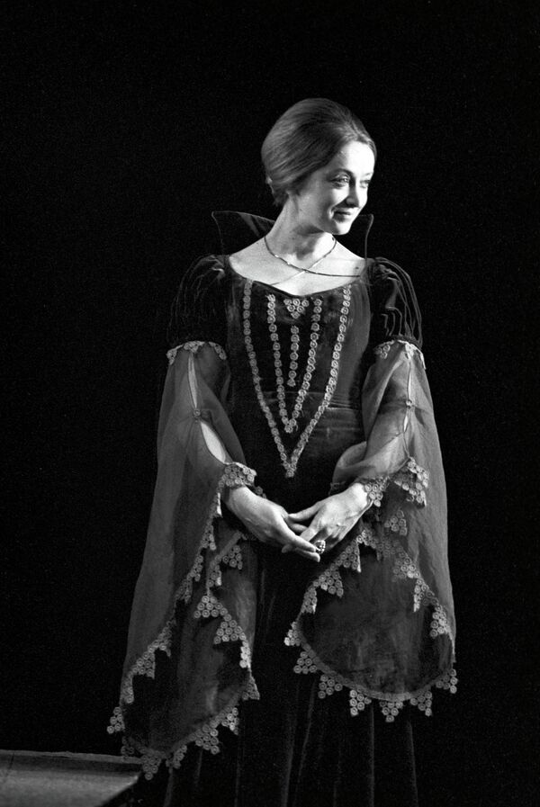 Актриса Маргарита Терехова в роли Гертруды в спектакле по трагедии В. Шекспира Гамлет